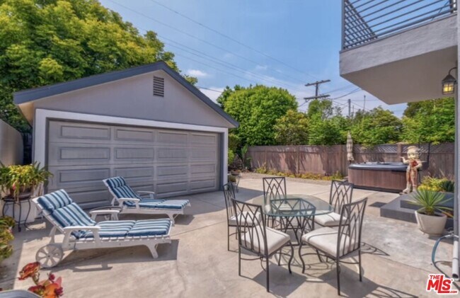 Building Photo - 10824 Westminster Ave