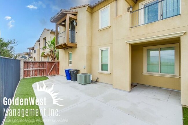 Building Photo - Elegant 4Bdm 3Ba Townhome in Desirable Win...