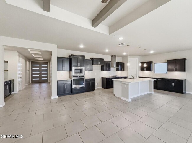 Building Photo - 14616 Tierra Burgos