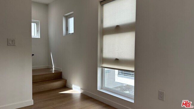 Building Photo - 5226 Satsuma Ave