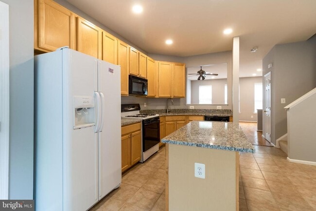 Building Photo - 43147 Huntsman Square