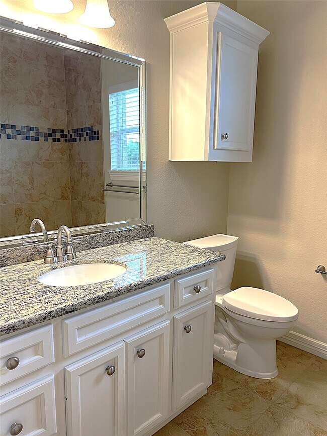 Building Photo - 9723 Highland Pointe Dr