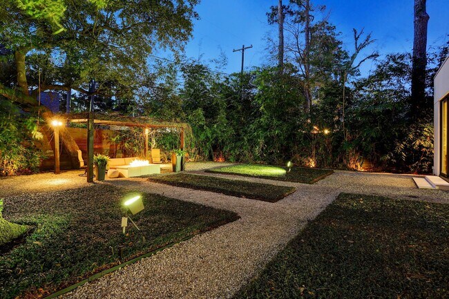 Building Photo - 721 E Creekside Dr