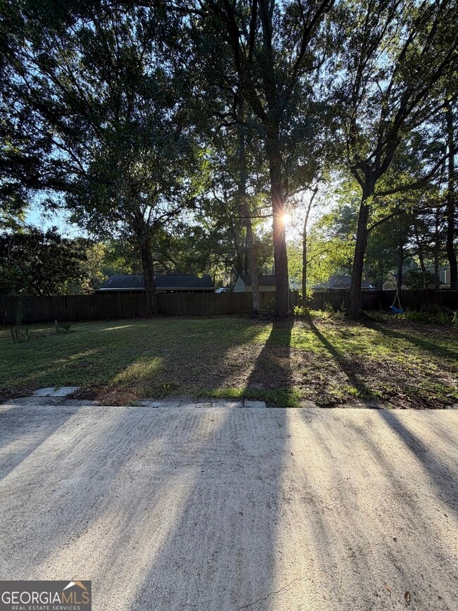 Building Photo - 107 Pineneedle Ct