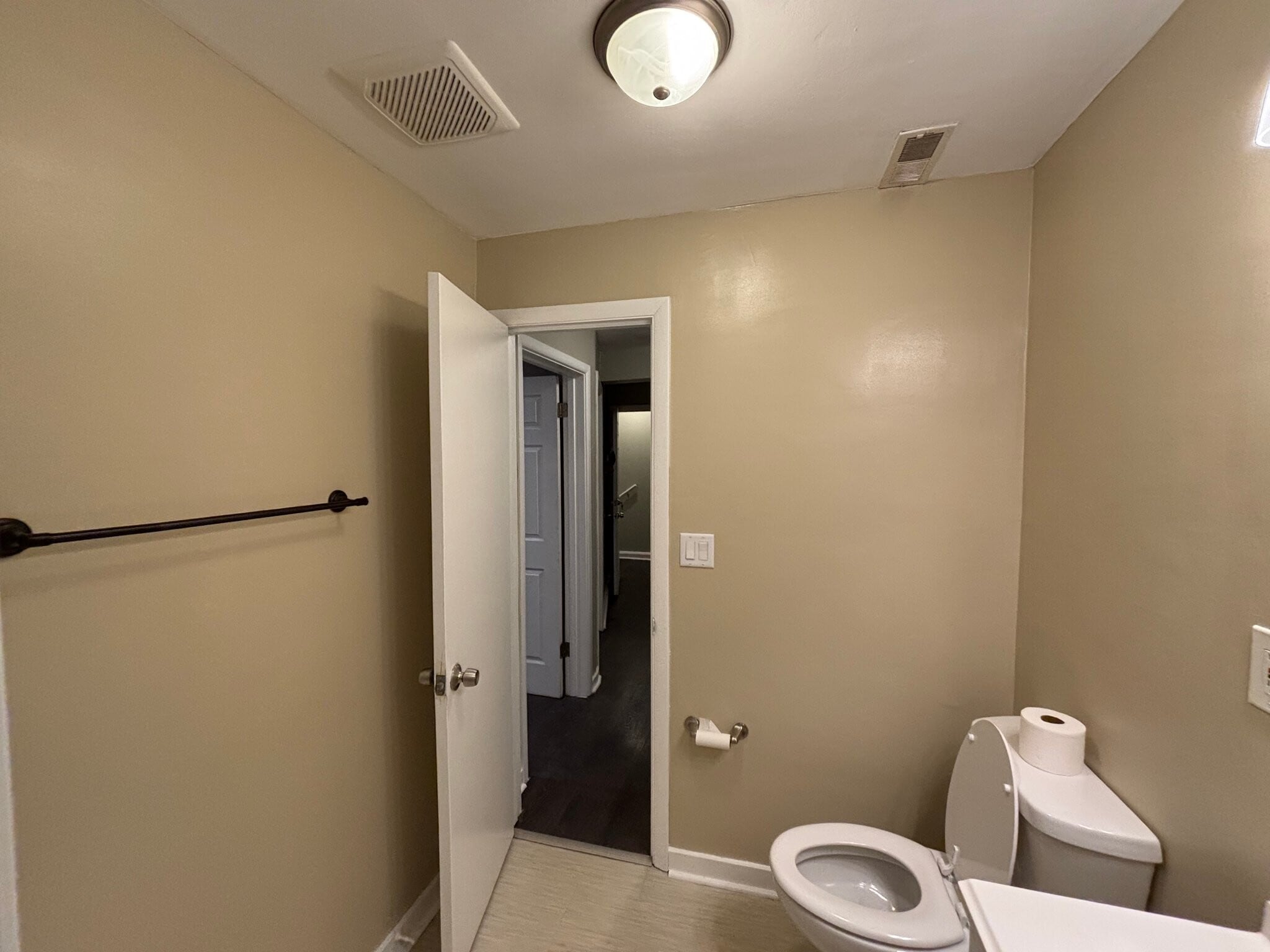 Building Photo - 653 S 69th St