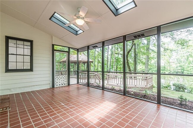 Building Photo - 2911 Bentwood Dr