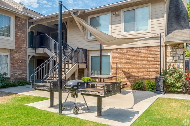 Building Photo - Beautiful 2 Bedroom Downstairs Available NOW!