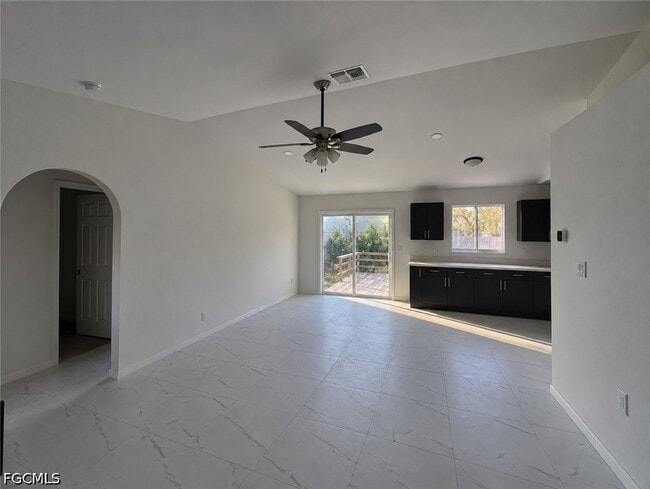Building Photo - 26825 St Thomas Dr