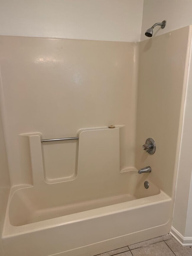 Building Photo - 3Bed/2Bath Home/Corner Lot/2 Car Garage an...