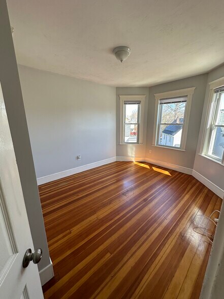 Building Photo - 237 Talbot Ave