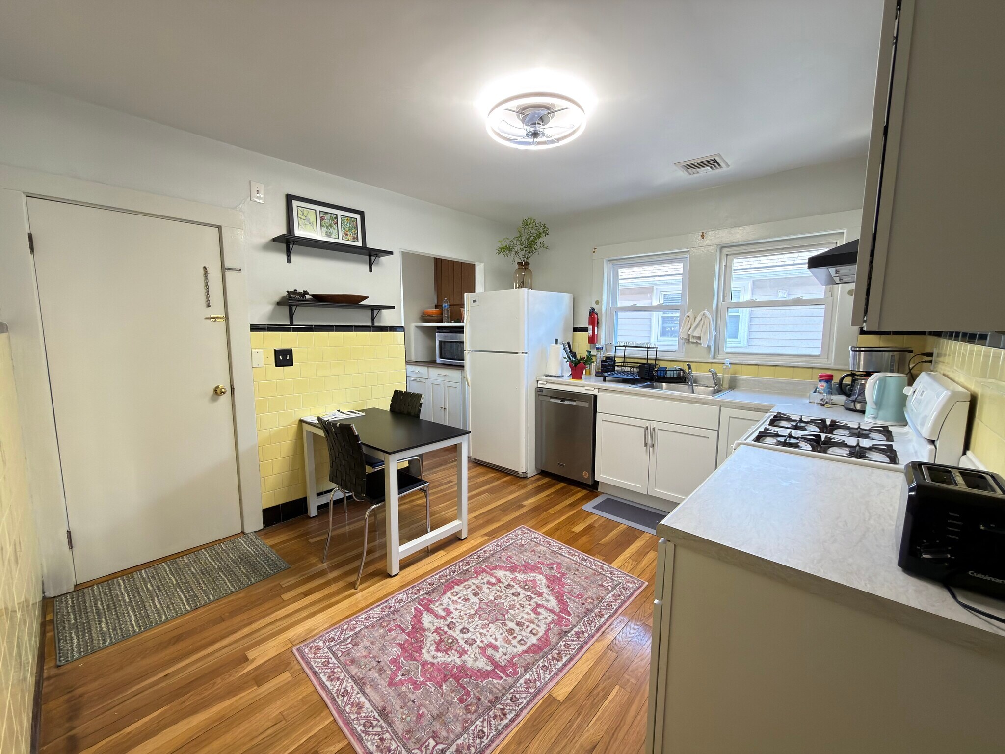 Building Photo - 20 Magnolia Ave