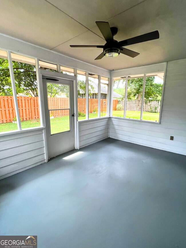 Building Photo - 403 Flamingo Dr