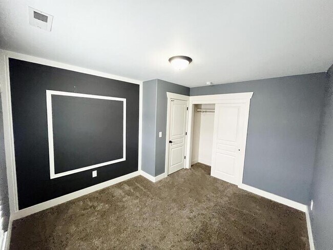 Building Photo - 1576 Venetian Way