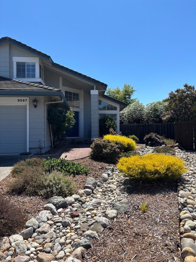 Building Photo - 9587 Wellington Cir