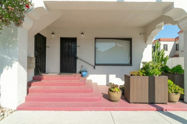 Building Photo - 358 Orange Ave