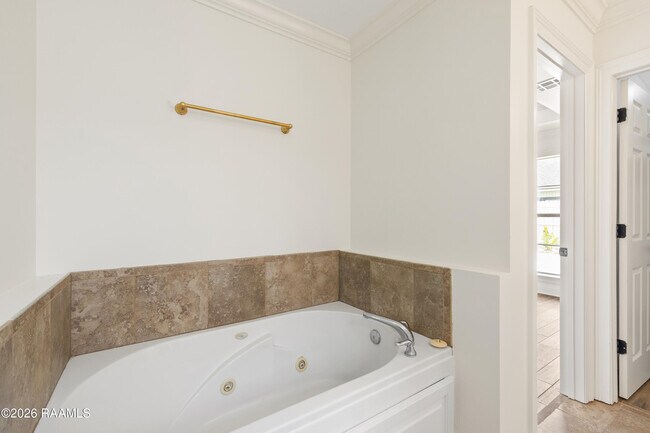Building Photo - 206 Oak Hill Ln