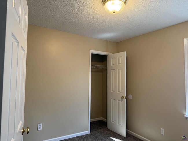 Building Photo - 510 Clover Trail