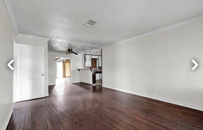 Building Photo - 6009 Maple St