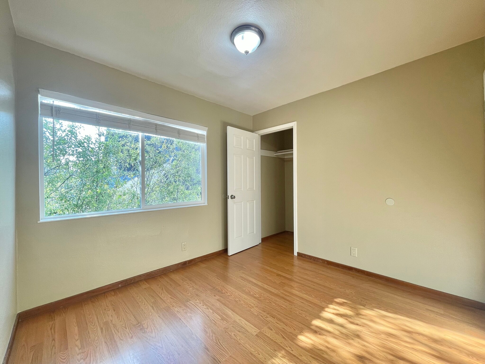 Building Photo - 2217 9th St