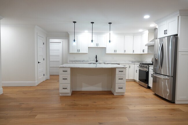Building Photo - 4 Mill Pond LN
