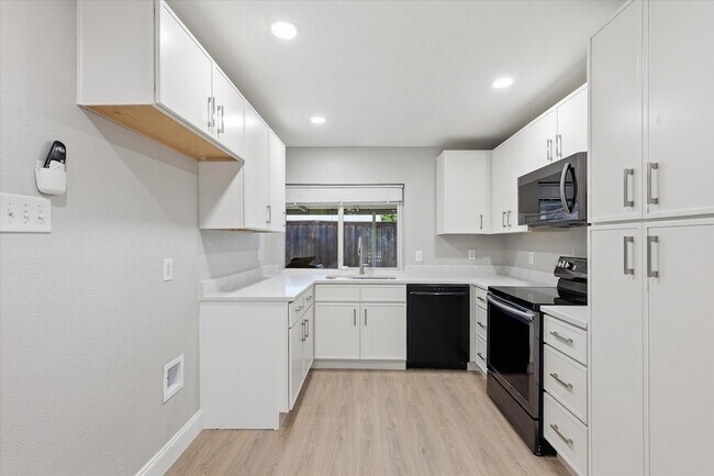 Building Photo - 2132 Bordeaux Dr