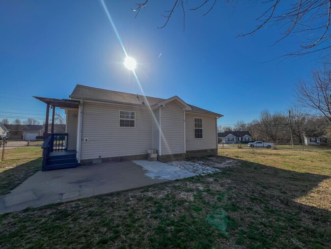 Building Photo - Charming 3-Bedroom, 2-Bath Home with Rocki...