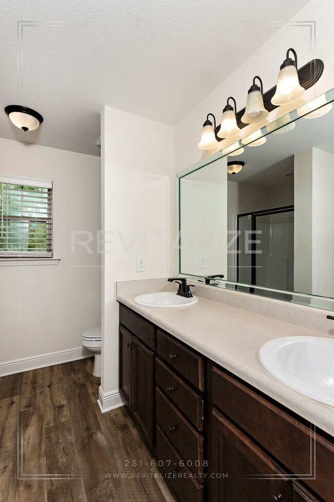 Building Photo - Elegant 4 Bed 3 Bath Cul-de-sac Home in Silverhill