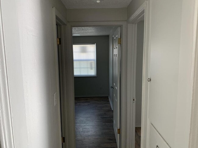 Building Photo - 3633 Mistletoe Ave