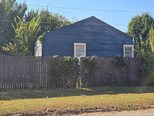 Building Photo - 3100 NW 33rd St