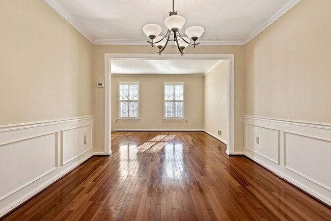 Building Photo - 8015 Merry Oaks Ln