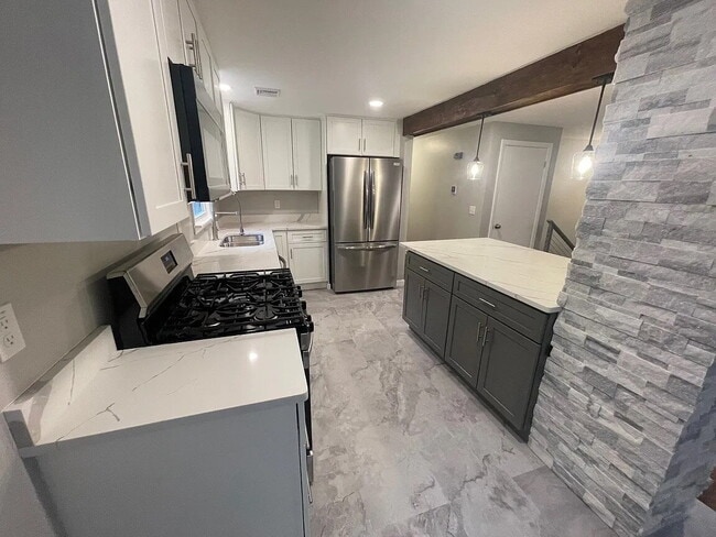 Building Photo - A great opportunity to enjoy coastal living in a peaceful setting.