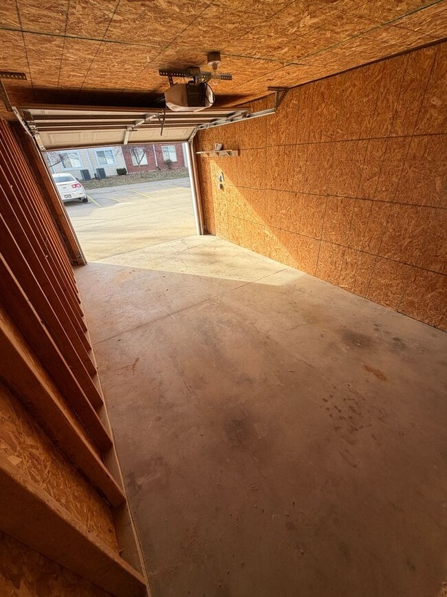 Building Photo - Comfort, Convenience & Location — 3-Bedroom Ankeny Condo