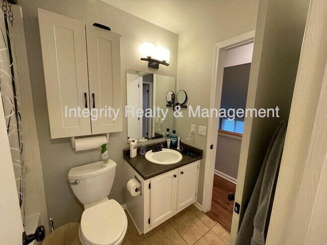 Building Photo - 475 E Chiswick Cir