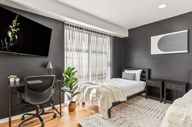 Building Photo - 10777 Ashton Ave