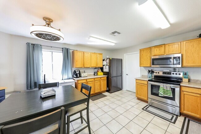 Building Photo - 5945 N 73rd Dr