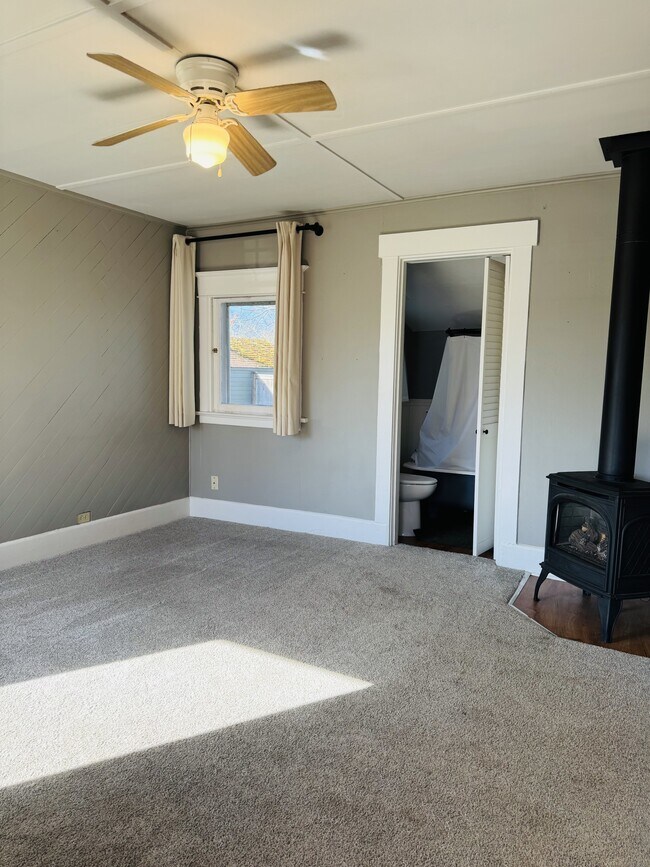 Building Photo - 1542 S Oakes St