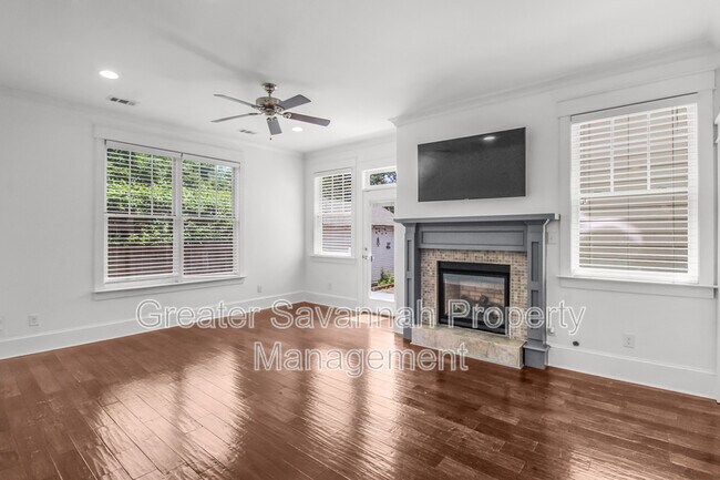 Building Photo - 419 E 54th St