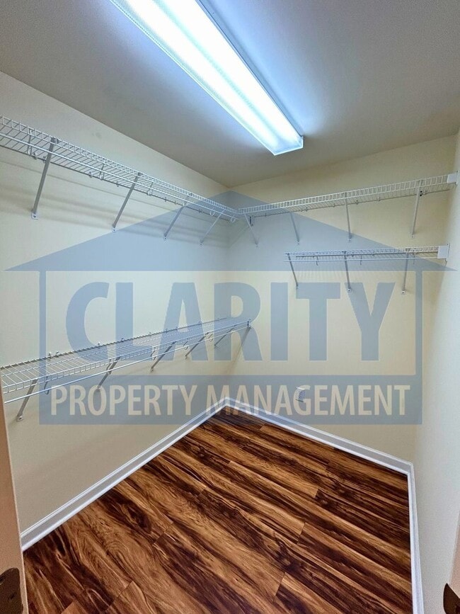 Building Photo - Single level, two bedroom townhome!