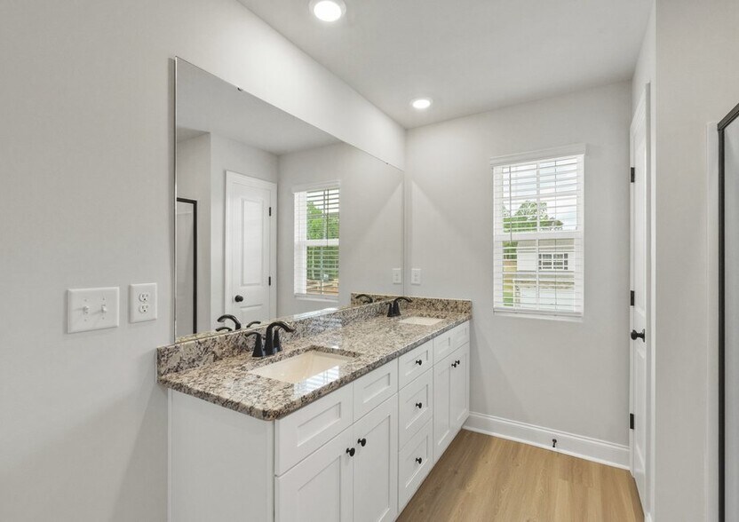 Building Photo - 3634 Narrow Ln