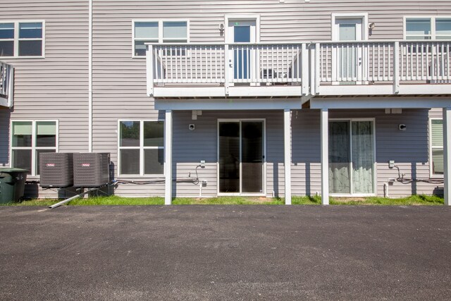 Building Photo - Stunning and Spacious Duplex in Brookland w/ Parking!