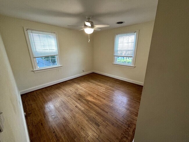 Building Photo - 424 Carolina Ave