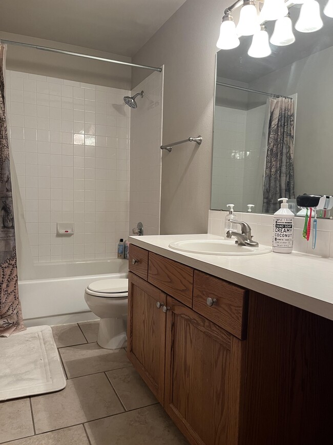 Building Photo - 2032 Prairie View Ct