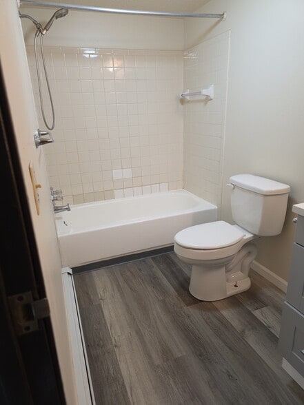 Building Photo - 115 Thornwild Dr