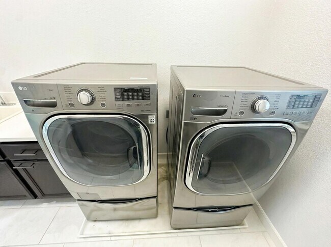 Building Photo - Beautiful 3BD Home in Hayward – Over 2,200 Sq Ft of Comfortable Living