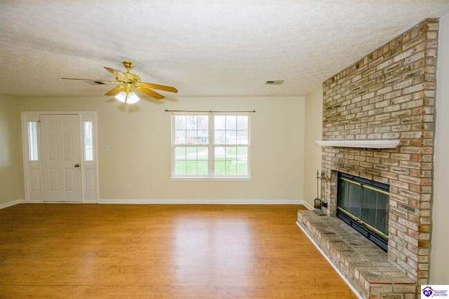 Building Photo - 1112 Lincoln Dr