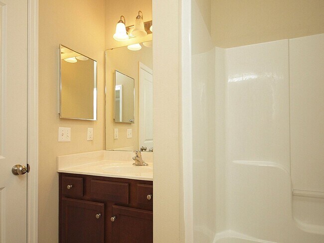 Building Photo - Hamptons on High – 4 Bedroom / 4 Bathroom Student Townhome Near FSU & TSC!