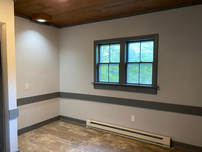 Building Photo - 95 Hall Ave