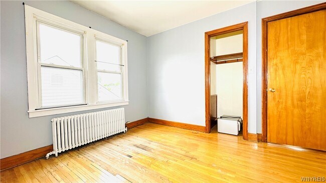 Building Photo - 2498 Woodlawn Ave