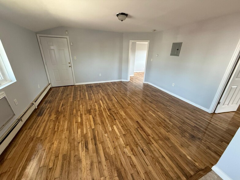 Building Photo - 4609 Beach Channel Dr