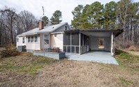 Building Photo - Your Ranch Home Awaits in Hillsborough!